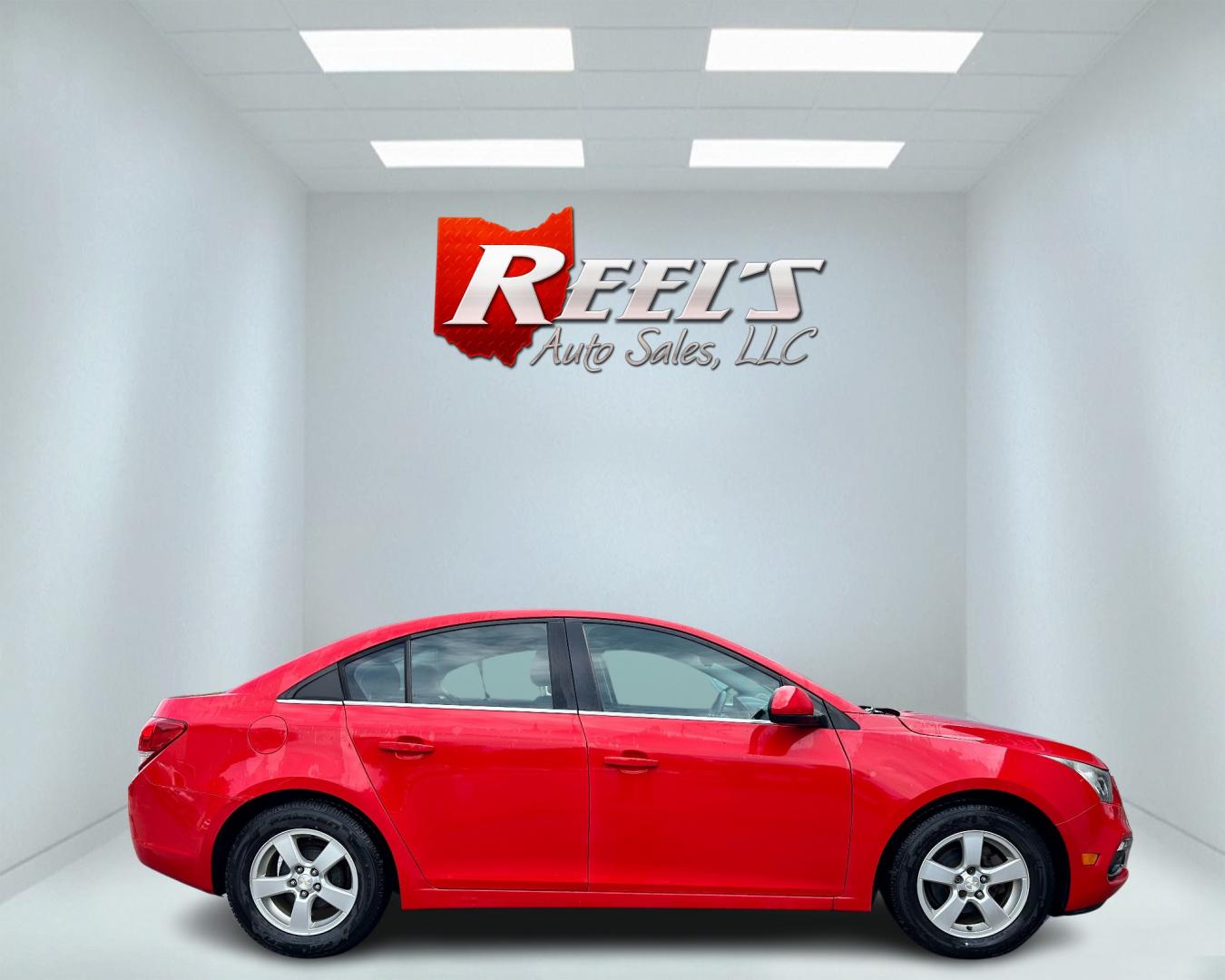 2016 Red /Black Chevrolet Cruze LT (1G1PE5SB9G7) with an 1.4L I4 DOHC 16V TURBO engine, 6-Speed Automatic transmission, located at 547 E. Main St., Orwell, OH, 44076, (440) 437-5893, 41.535435, -80.847855 - Photo#4